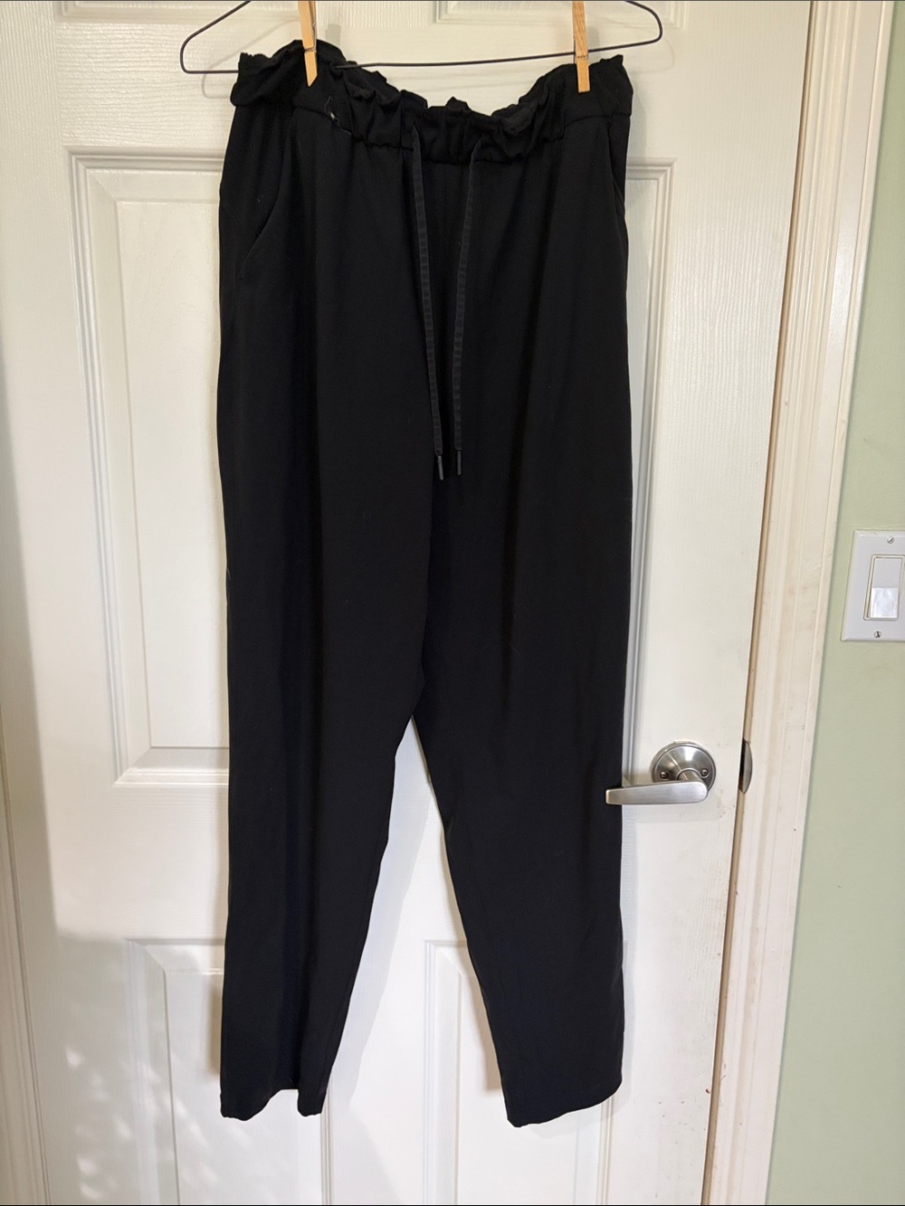Black on the move lululemon pants size 8